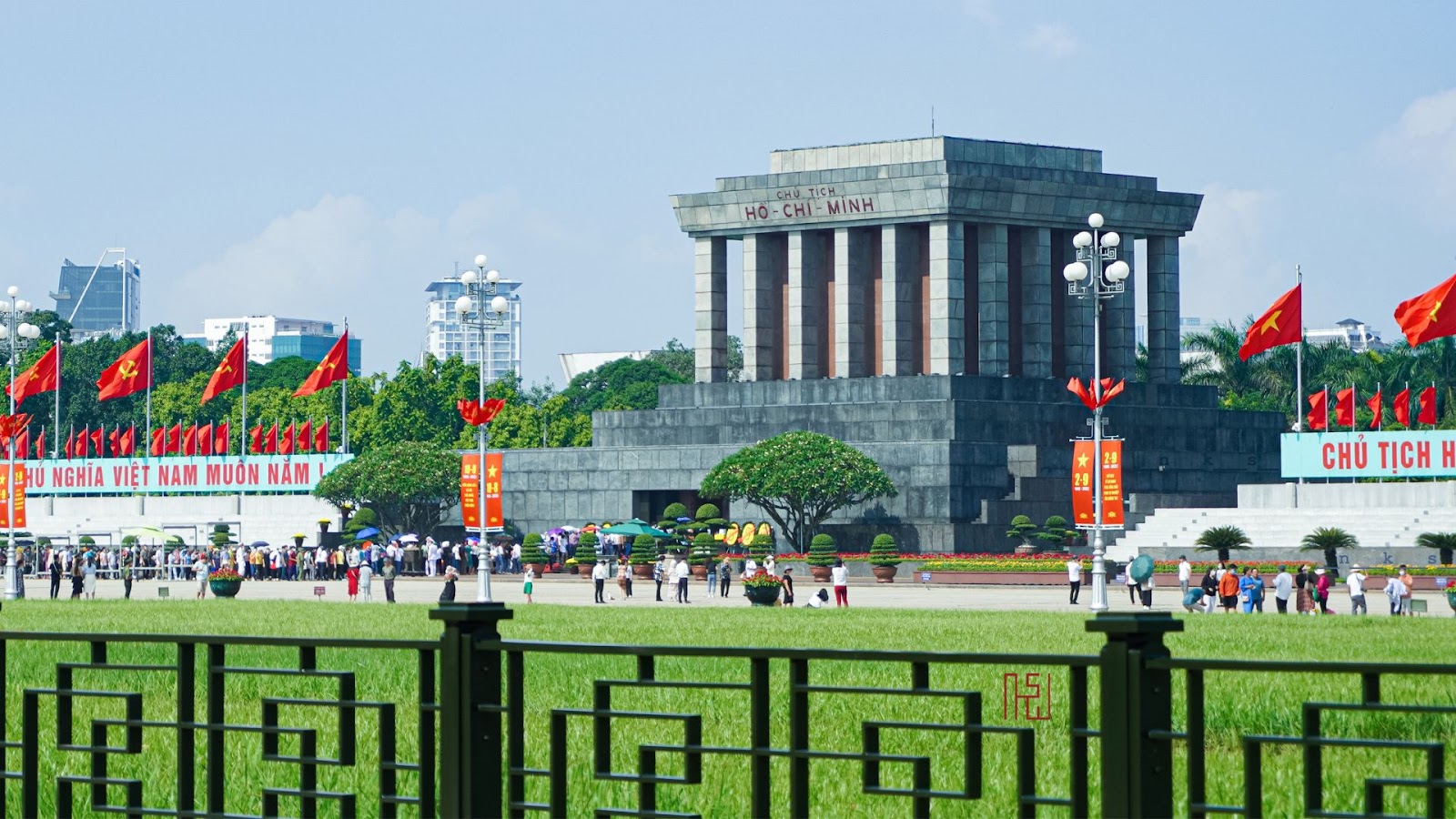 Visiter le Mausolée de Hô Chi Minh